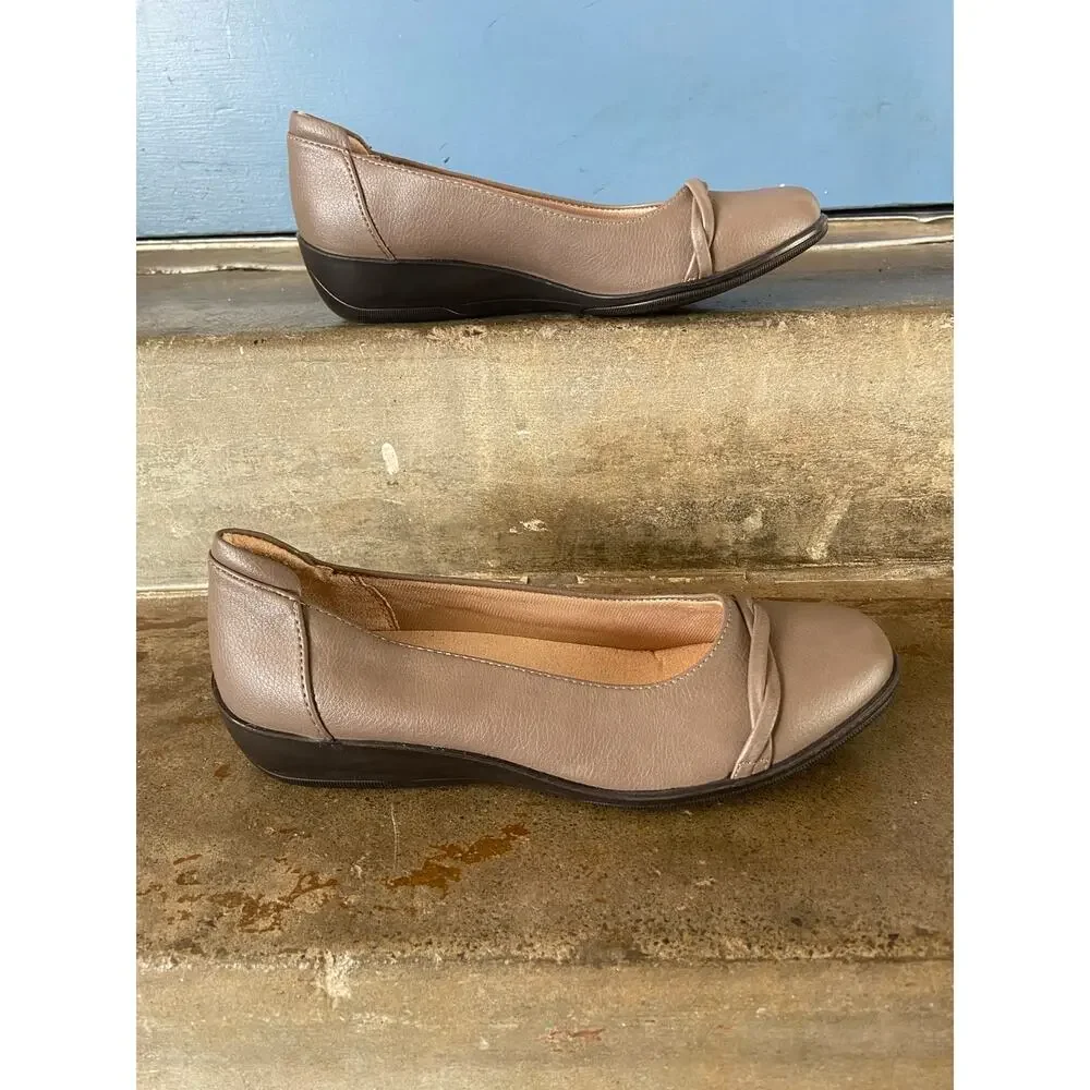 Lifestride Impact taupe low heeled wedge pump in wide width